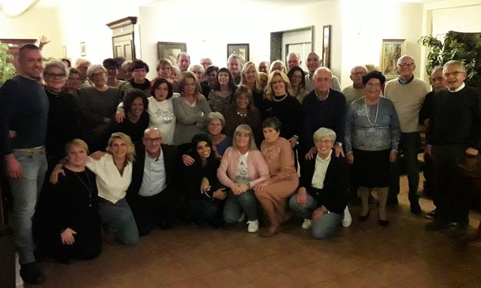 La pizzata dei volontari dei centri vaccinali del Varesotto