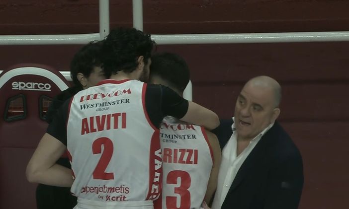 Librizzi espulso portato fuori dal campo da Alviti