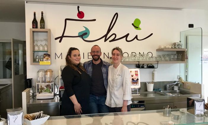 Federica, la prima a destra, con Elisa e Alessandro Federica, la prima a destra, con Elisa e Alessandro