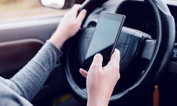 Agenti in borghese per le strade di Varese contro i furbetti del telefonino. Nel primo giorno già 10 sanzioni Agenti in borghese per le strade di Varese contro i furbetti del telefonino. Nel primo giorno già 10 sanzioni