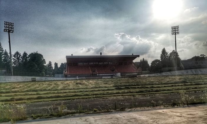 Fieno allo stadio, l'assessore De Simone: «Orgoglioso di non aver speso un euro per un campo inutilizzato» Fieno allo stadio, l'assessore De Simone: «Orgoglioso di non aver speso un euro per un campo inutilizzato»