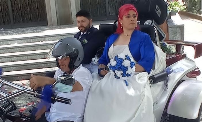 VIDEO - Il rombo di Harley e Gold Wing per un sì: il matrimonio unico tra Omar e Kattya
