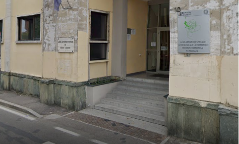 Scuole al freddo, tecnici al lavoro al liceo artistico di Busto Scuole al freddo, tecnici al lavoro al liceo artistico di Busto