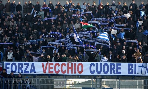 Una foto del Bustocco che ricorda tempi con ben altri seguiti per la Pro: oggi tutti sono uniti nei pensieri per il tifoso ferito Una foto del Bustocco che ricorda tempi con ben altri seguiti per la Pro: oggi tutti sono uniti nei pensieri per il tifoso ferito