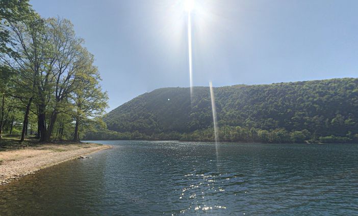 Il lago di Ghirla, nel Comune di Valganna Il lago di Ghirla, nel Comune di Valganna