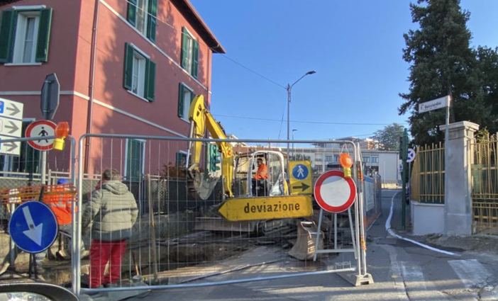 Il cantiere chiude via Guicciardini: caos viabilità per chi deve raggiungere l'ospedale di Circolo