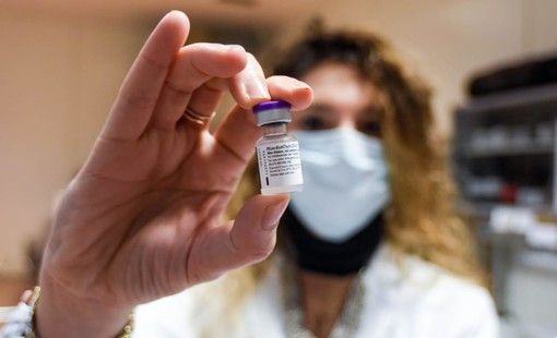 Nuova comunicazione della Regione Piemonte: sospeso solo un lotto di AstraZeneca, le vaccinazioni proseguono