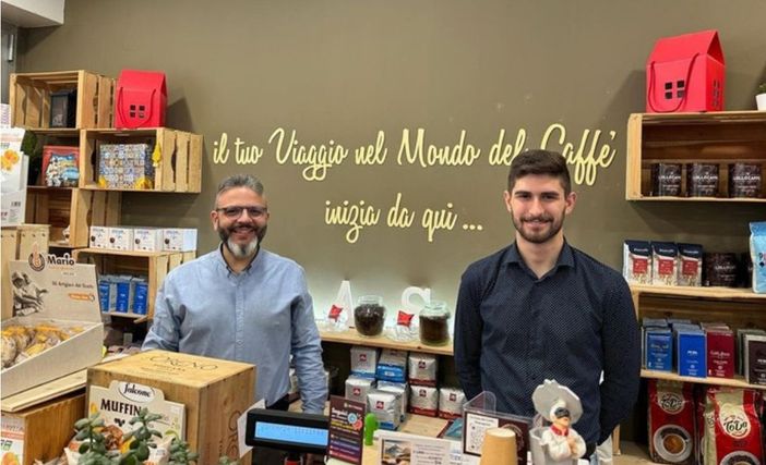 La Casa del Caffè di Buguggiate, dove si respira e si gusta il sapore delle tradizioni: «Qui i clienti si sentono a casa, come nelle vecchie botteghe di una volta»