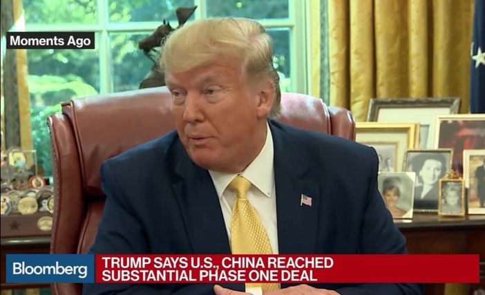 «Ce l'abbiamo fatta: Trump indossa la camicia Made in Ispra»