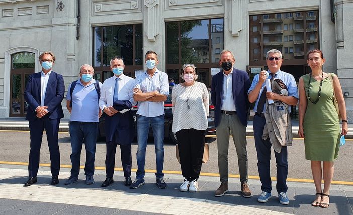 La presentazione del progetto davanti alla stazione Fs