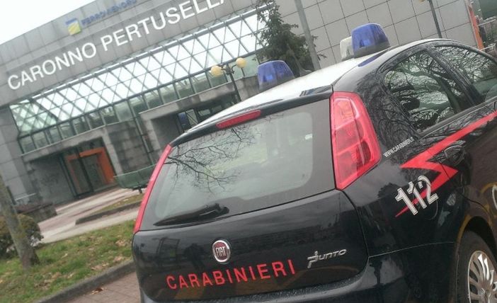 Aggressione in stazione: viaggiatore preso a calci sulla banchina a Caronno Pertusella