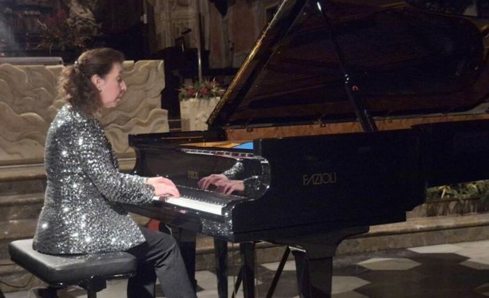 La pianista canadese Angela Hewitt esibitasi ieri sera presso la Basilica di San Vittore
