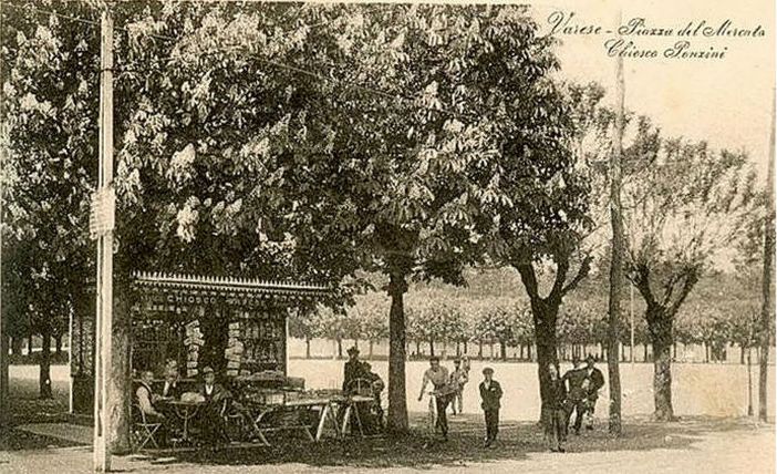 Il Chiosco Ponzini, situato in Piazza del Mercato