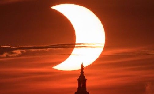 Domani eclissi parziale di sole: si vedrà anche nel Varesotto