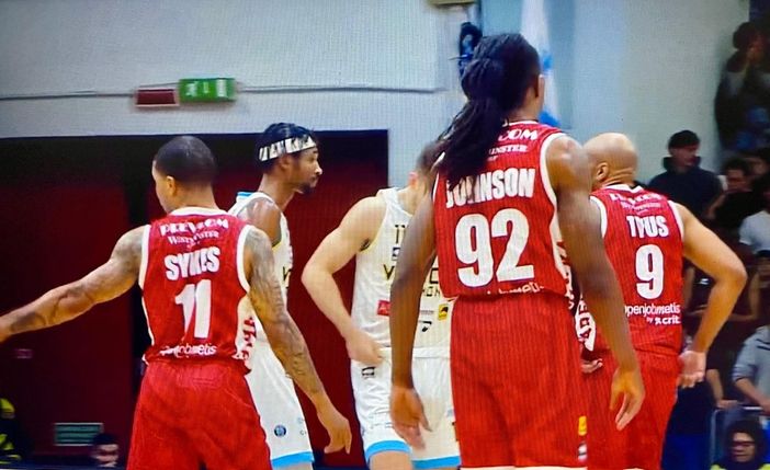 Ottava sconfitta stagionale per la Openjobmetis, ora penultima in classifica