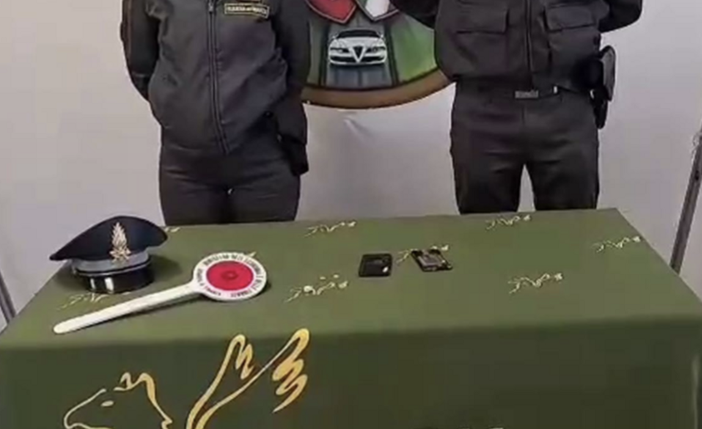 Como, al quiz della patente con il "trucco": denunciato dalla Guardia di Finanza