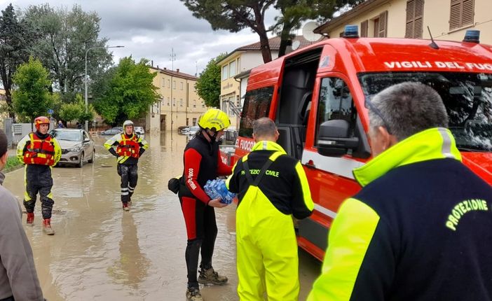 Foto per cortesia dell'assessore Loschiavo e della Protezione civile Foto per cortesia dell'assessore Loschiavo e della Protezione civile