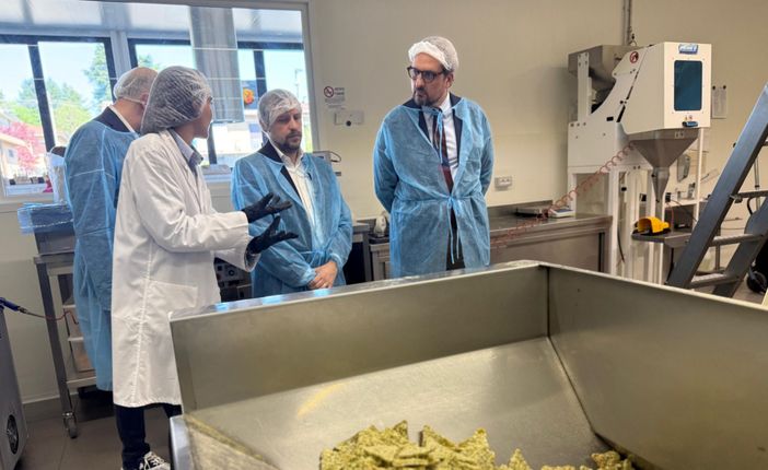 Un momento della visita dell'assessore regionale Guidesi alla Legù di Albizzate