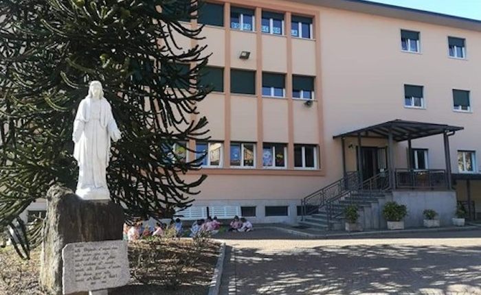 «Congregazione libera di scegliere un nuovo interlocutore, e Il Sacro Cuore dei Bimbi è pronto a farsi garante di una nuova gestione» «Congregazione libera di scegliere un nuovo interlocutore, e Il Sacro Cuore dei Bimbi è pronto a farsi garante di una nuova gestione»