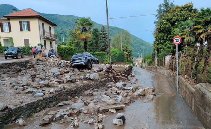 Casalzuigno ringrazia, nominandoli uno per uno, i tantissimi "angeli" del fango dell'alluvione di domenica scorsa Casalzuigno ringrazia, nominandoli uno per uno, i tantissimi "angeli" del fango dell'alluvione di domenica scorsa