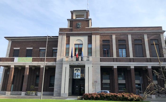 Luino: l’Amministrazione e i bandi pubblici, due rette parallele...