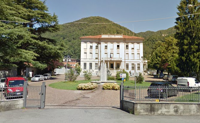 Cuveglio riparte dalla cultura con tre presentazioni di libri in piazza Cuveglio riparte dalla cultura con tre presentazioni di libri in piazza