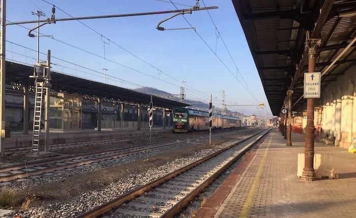 La stazione ferroviaria di Luino La stazione ferroviaria di Luino