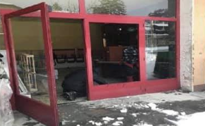 Casalzuigno, vandali danneggiano il Centro Civico