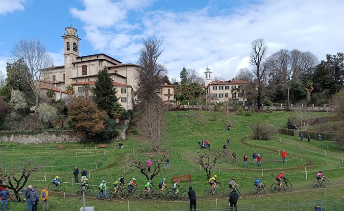 FOTO. Il Parco del Cioss di Besozzo si trasforma in una pista di ciclismo per bambini FOTO. Il Parco del Cioss di Besozzo si trasforma in una pista di ciclismo per bambini