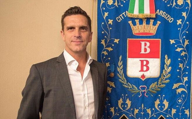 La prima di Max Rogora con Fratelli d’Italia: «Non cambia nulla, solo “la maglia”»