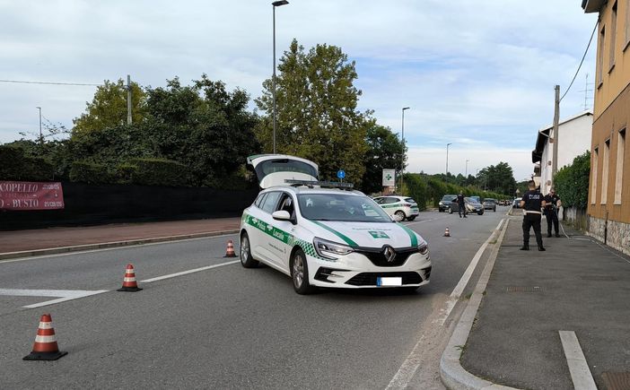 Motorino contro furgone in via Lonate:  diciottenne in ospedale