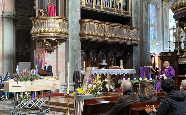 L'addio ad Agostino Valentini durante il ricordo del fratello Carlo