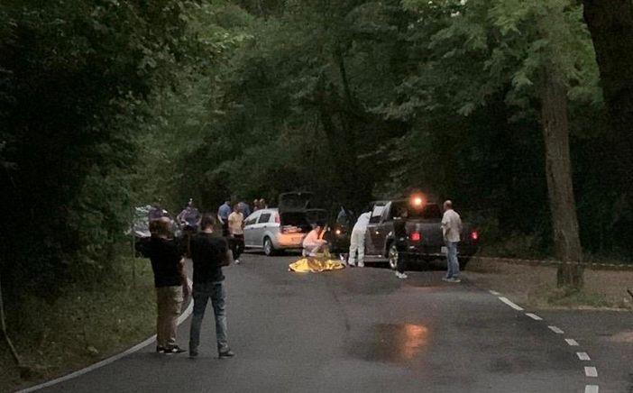 Carabinieri e polizia locale alla rotonda che da Cantello porta in via Varese Carabinieri e polizia locale alla rotonda che da Cantello porta in via Varese