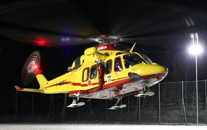 Busto Arsizio, ragazza di quattordici anni si sente male e va in arresto cardiaco. Trasportata d'urgenza in ospedale con l'elisoccorso Busto Arsizio, ragazza di quattordici anni si sente male e va in arresto cardiaco. Trasportata d'urgenza in ospedale con l'elisoccorso