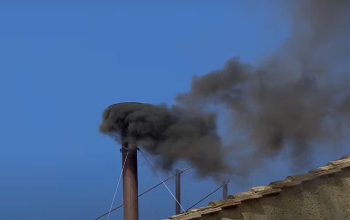Aspettando il nuovo Papa: anche questa mattina fumata nera