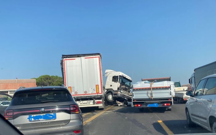 Le immagini dell'incidente sull'Autostrada dei Laghi
