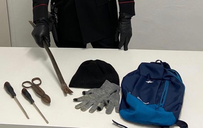 Induno Olona, tenta di introdursi in un'abitazione: straniero trovato con attrezzi da scasso e denunciato Induno Olona, tenta di introdursi in un'abitazione: straniero trovato con attrezzi da scasso e denunciato