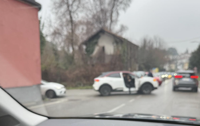 Incidente all'incrocio tra viale Borri e via Piana di Luco: traffico in tilt Incidente all'incrocio tra viale Borri e via Piana di Luco: traffico in tilt