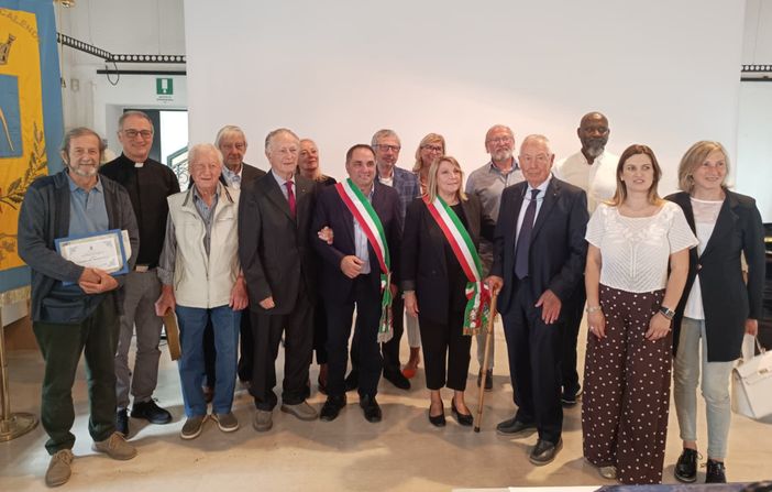 A Sesto Calende consegnate le benemerenze civiche: «Storie esemplari di impegno e passione per la città» A Sesto Calende consegnate le benemerenze civiche: «Storie esemplari di impegno e passione per la città»