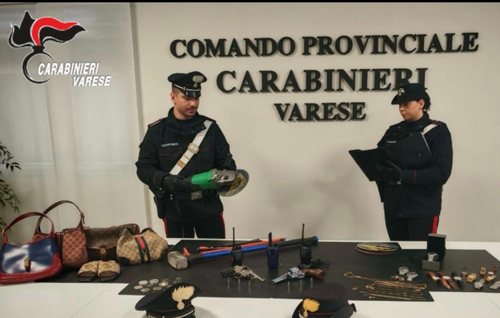 La refurtiva rinvenuta dai carabinieri La refurtiva rinvenuta dai carabinieri