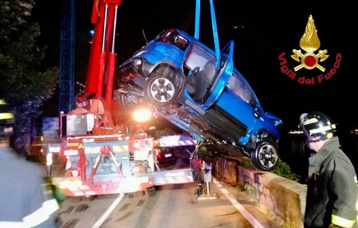 Le immagini del tragico incidente di stanotte in provincia di Como Le immagini del tragico incidente di stanotte in provincia di Como