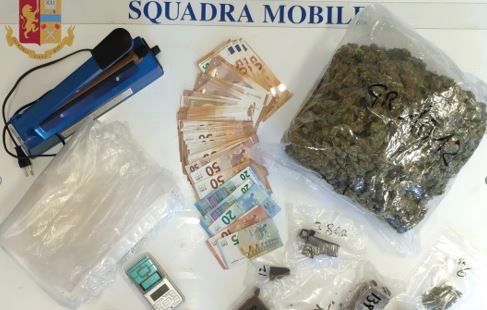 Spaccio di hashish e marijuana in viale Borri e nella zona del campus universitario: arrestato varesino di 44 anni Spaccio di hashish e marijuana in viale Borri e nella zona del campus universitario: arrestato varesino di 44 anni