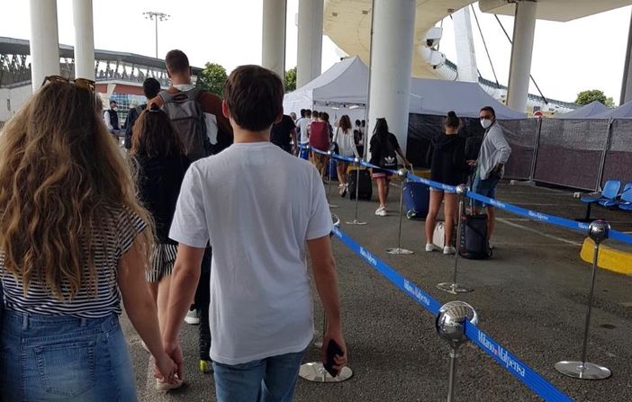 FOTO. «Io, lombardo rientrato dalla Spagna a Malpensa, ho impiegato appena 15 minuti per fare il test. Efficienza e sensibilità, nessuno si è lamentato o spazientito»