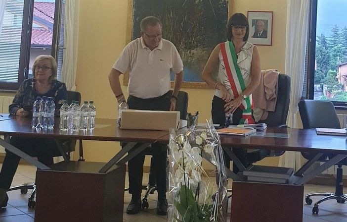 Bardello, la nuova sindaca Monica Maestroni ha giurato: «Il nostro impegno verso il domani incomincia oggi»