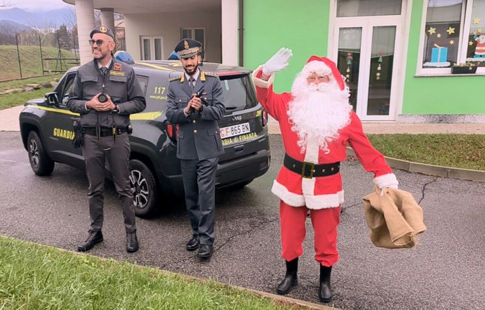 A Mesenzana Babbo Natale arriva con la Guardia di Finanza