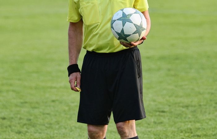 La crisi dei fischietti: in provincia c’è carenza di arbitri di calcio. «Il sottorganico è una realtà»