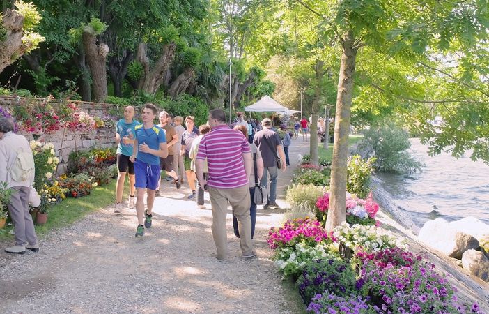 Una delle passate edizioni di "InFiorita" sul lungolago di Ispra