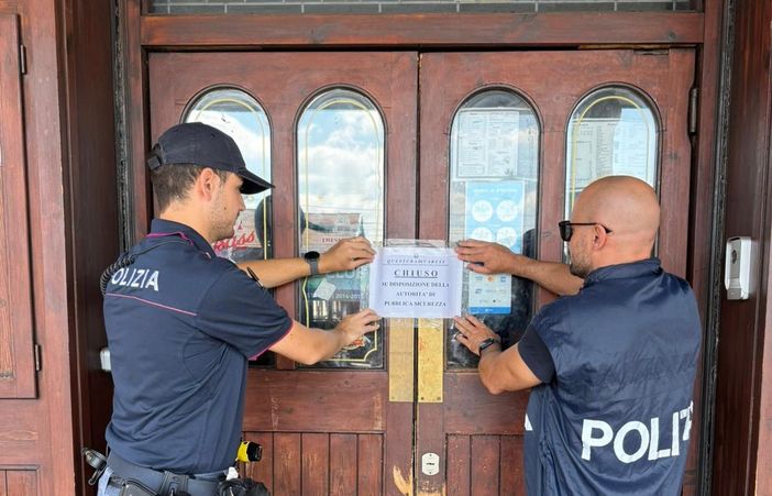 La polizia applica i sigilli al locale del centro di Varese a cui il Questore ha revocato la licenza per trenta giorni