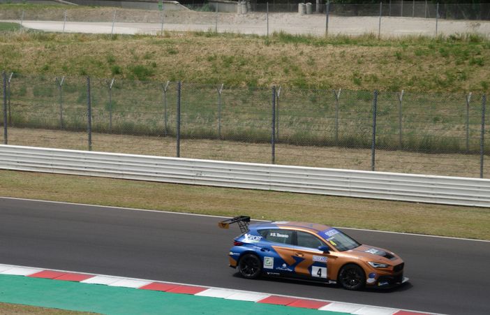 A Misano Adriatico una brusca frenata per la Scuderia di Vergiate. «Ma il campionato è ancora lungo, possiamo recuperare»