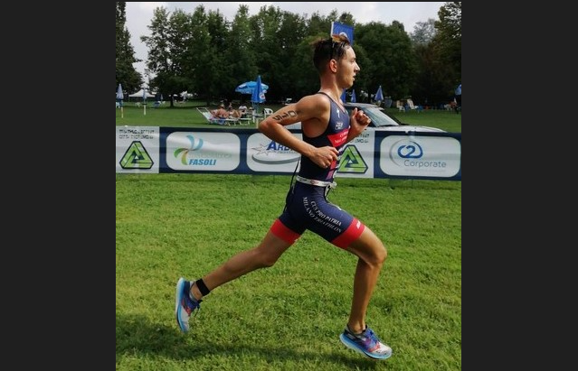 Daniele Castelli, 9 al liceo scientifico e al top nel triathlon Daniele Castelli, 9 al liceo scientifico e al top nel triathlon